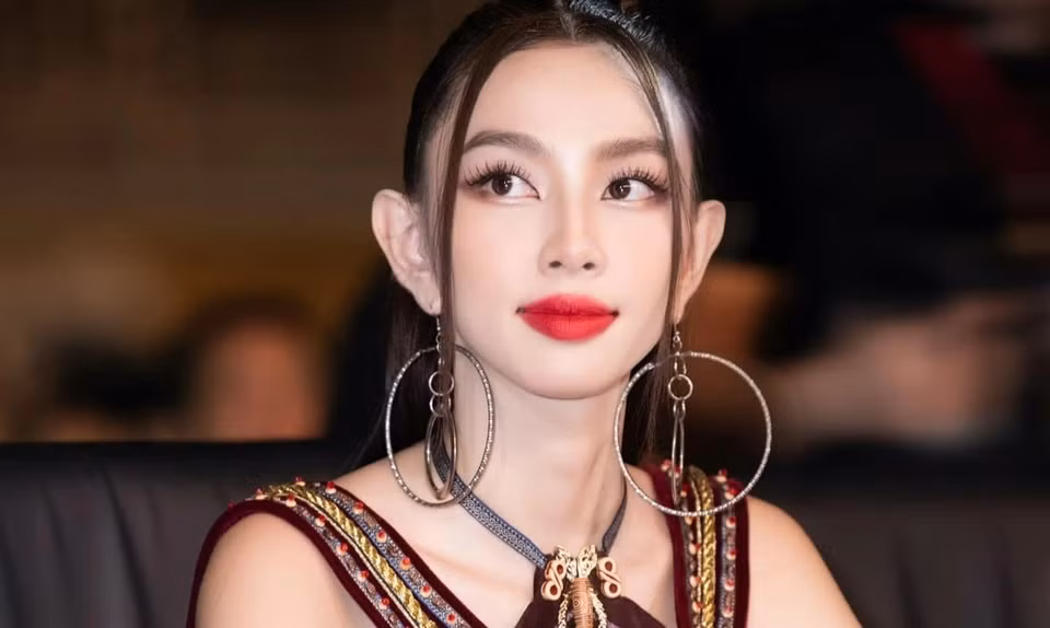 Thuy Tien phan hoi truoc tranh cai quyen gop tu thien cho mien Trung