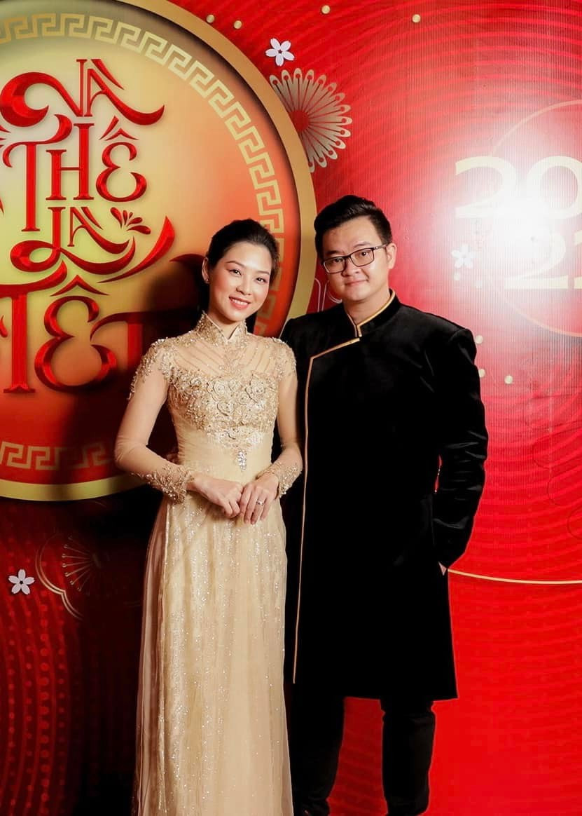 Nguyễn Minh Cường hạnh phúc bên bà xã kiêm "sếp" của mình.