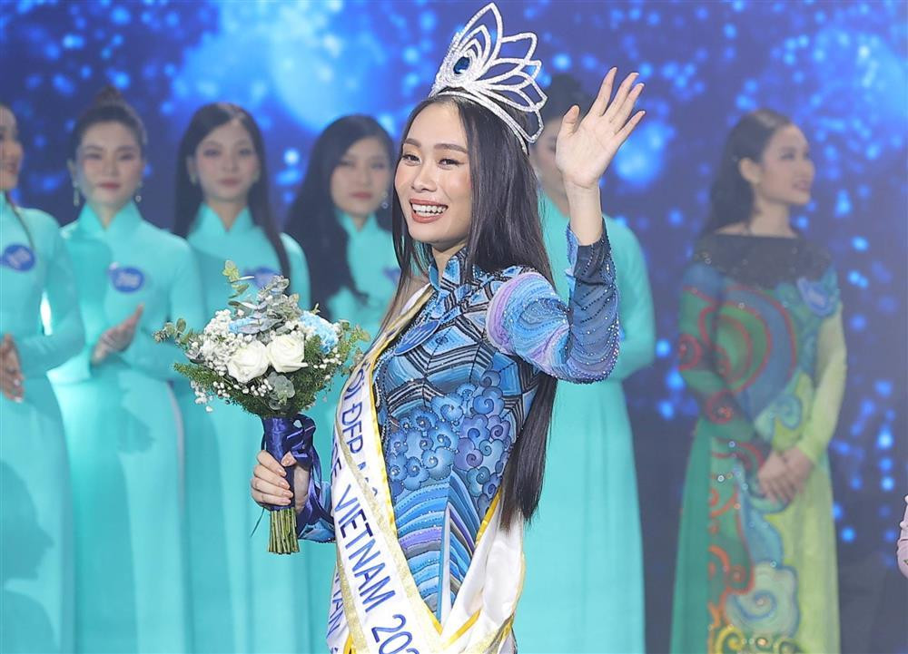 ối 11/9, chung kết Miss Peace Vietnam 2022 diễn ra tại TP. Đà Nẵng. Vượt qua gần 50 đối thủ, người đẹp Trần Thị Ban Mai đoạt ngôi vị cao nhất. Được biết, Ban Mai từng là thông dịch viên cho Catriona Gray khi Miss Universe 2018 đến Việt Nam.