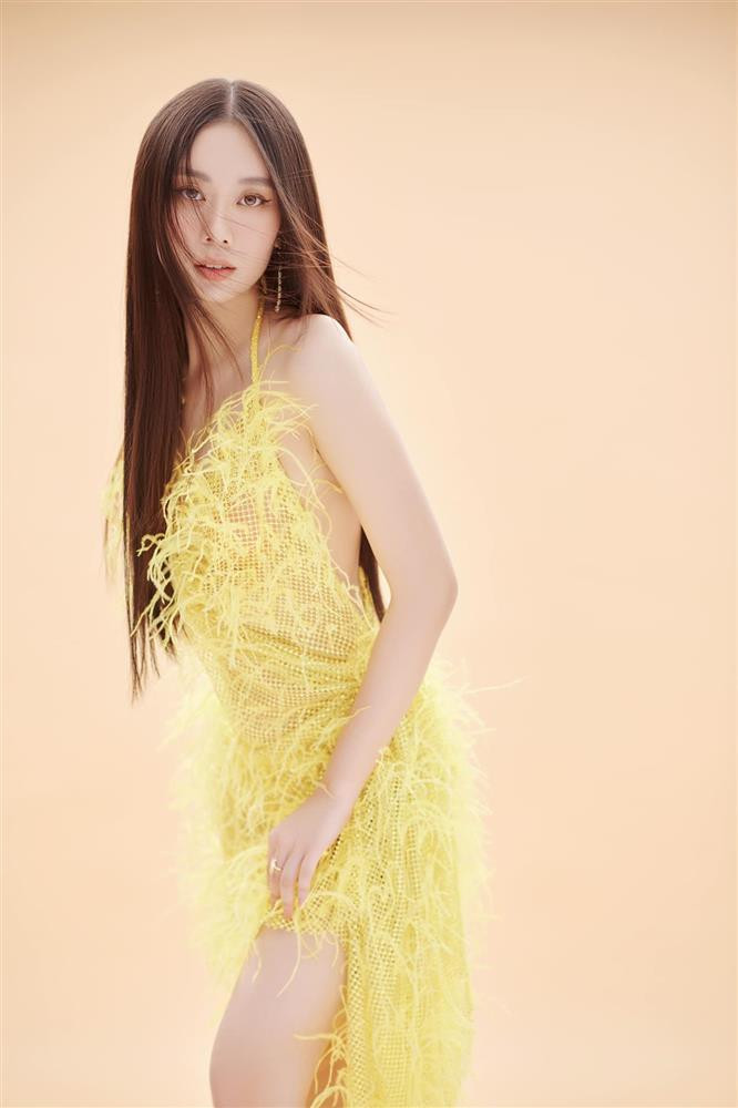 hẳng cần trang điểm, làm tóc cầu kì, mỹ nhân vẫn toát lên thần thái cuốn hút, khó cưỡng.