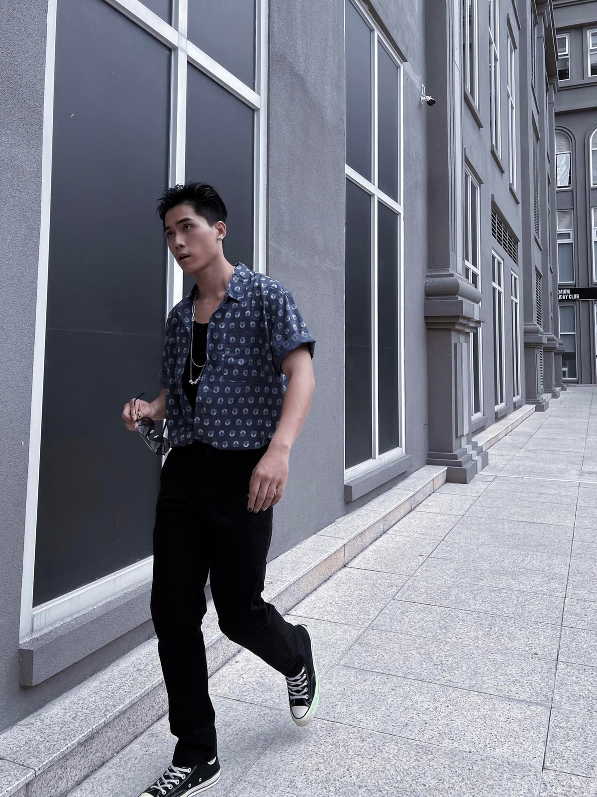 Võ Điền Gia Huy điển trai dạo phố.