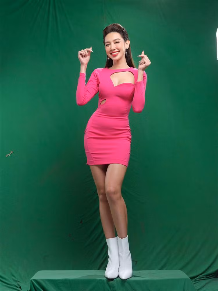 Đồ bó, đồ cut-out giờ không còn là "chân ái" đối với nàng hậu 9X nữa rồi!