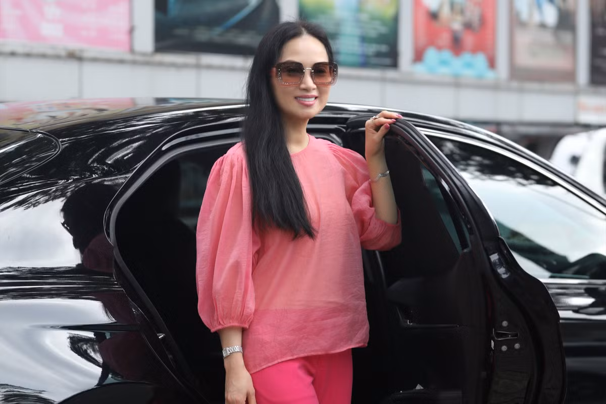 Tại buổi trao giải, Hà Phương sẽ tham gia với tư cách là ca sĩ biểu diễn và cùng đi thảm đỏ với ca sĩ Trần Sang và diễn viên điện ảnh Thái San.