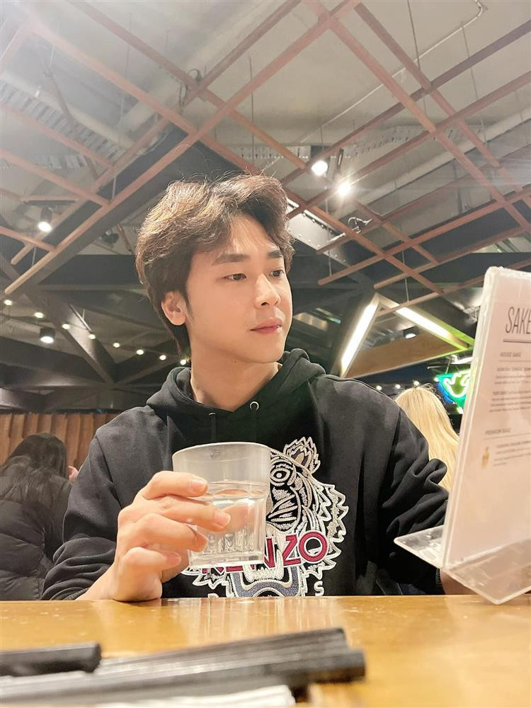 Những hình ảnh khác gần đây của thiếu gia nhà giàu.