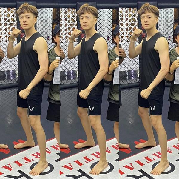 Tuy nhiên, tôi không thể lên tiếng thanh minh vì trong hợp đồng phim, tôi không được quyền tiết lộ vai diễn của mình", anh hài hước chia sẻ.