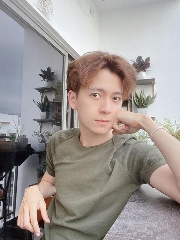 Ngoài ra, Ngô Kiến Huy lần đầu thổ lộ mình bị nghi xài... chất cấm vì sụt kí quá nhanh. "Thời điểm đó ai cũng nghi tôi 'chơi đồ, đập đá' vì quá ốm, mặt hóp,...