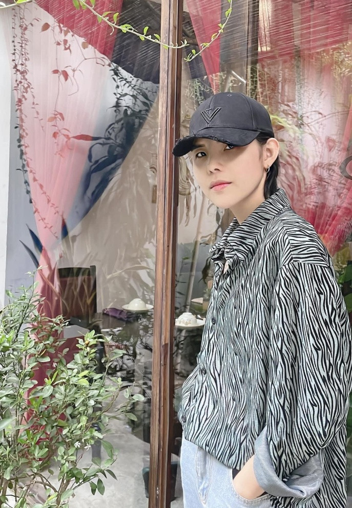 Hong Diem diu dang, Viet Hoan lam 