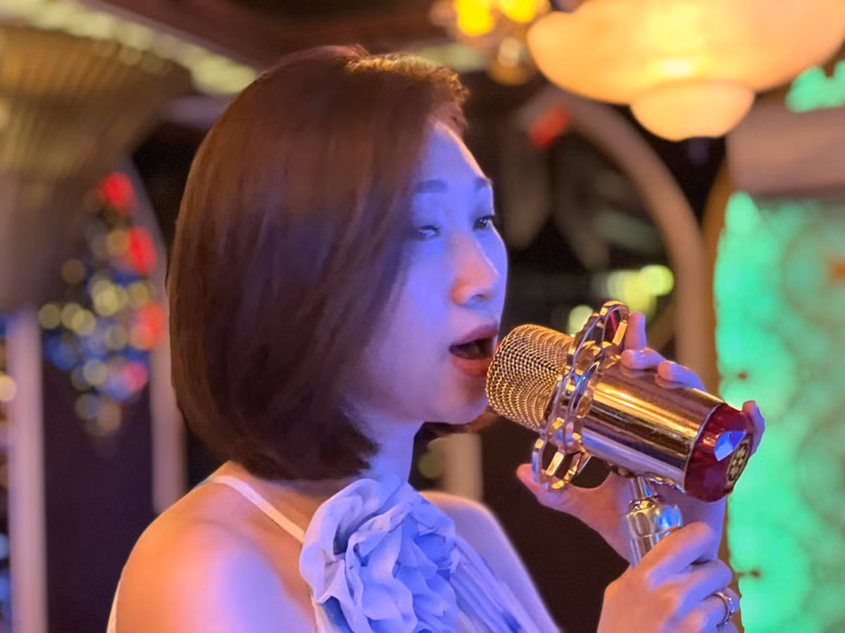 Ca sĩ Lều Phương Anh trở lại sau ồn ào tình cảm.