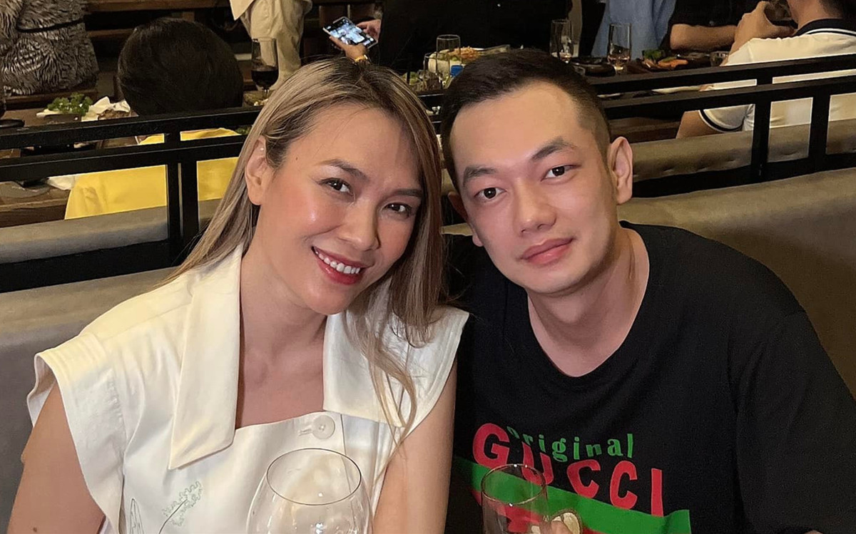 Mỹ Tâm thân thiết bên một người bạn.