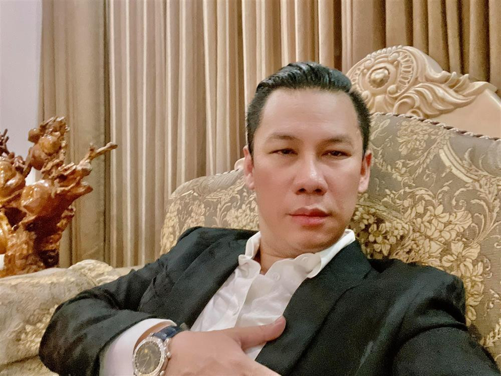 Le Quyen bi phat hien am tham tuong tac voi chong cu