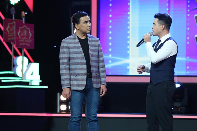 Quyen Linh chia se ky niem thoi dich: Chi dam nhin con tu xa