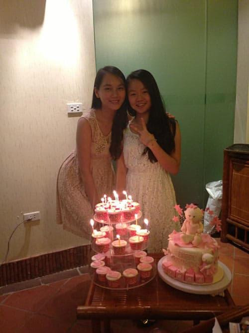 Về chung nhà, làm chị em từ khi Vi Anh mới học lớp 6 đến tuổi lập gia đình, Ngọc Thạch luôn đồng hành, san sẻ buồn vui với em chồng trong cuộc sống.