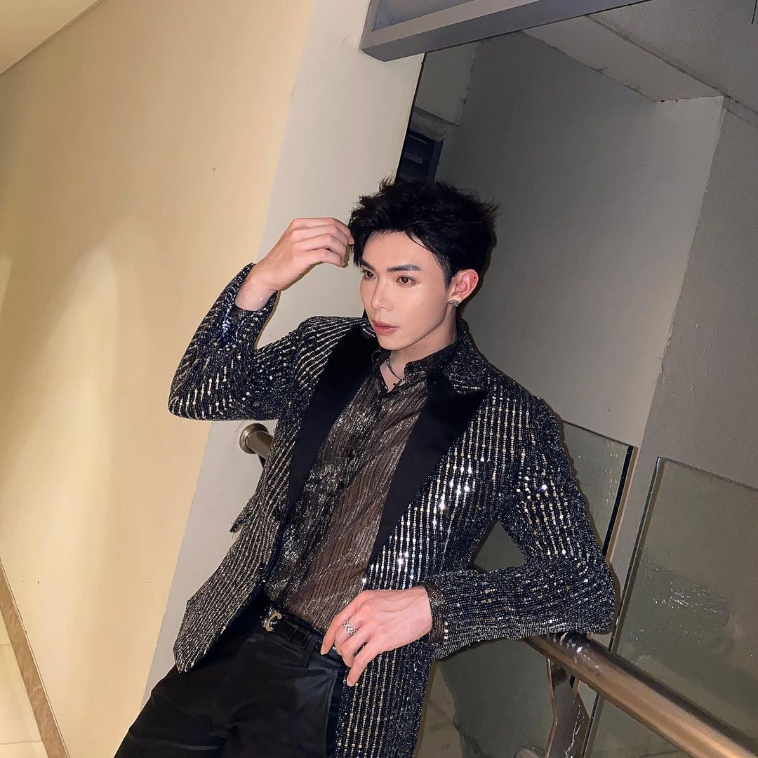 Vợ NSND Công Lý đẹp dịu dàng, Thùy Tiên gợi cảm - Hình 9 Vo NSND Cong Ly dep diu dang, Thuy Tien goi cam-Hinh-9