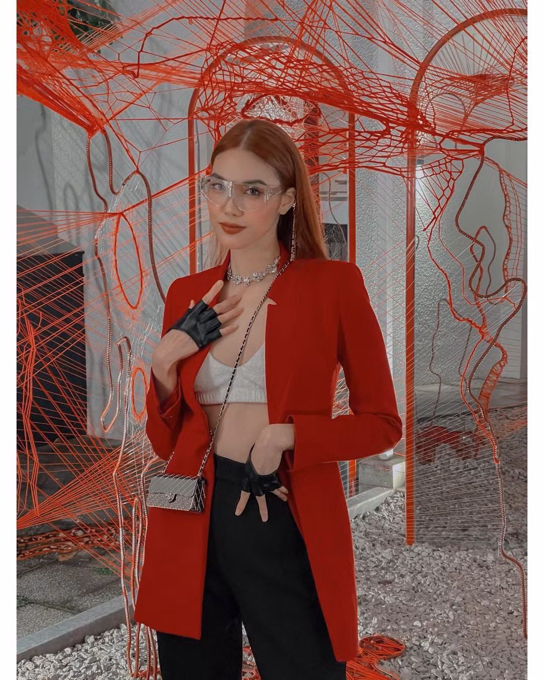 Vợ NSND Công Lý đẹp dịu dàng, Thùy Tiên gợi cảm - Hình 8 Vo NSND Cong Ly dep diu dang, Thuy Tien goi cam-Hinh-8