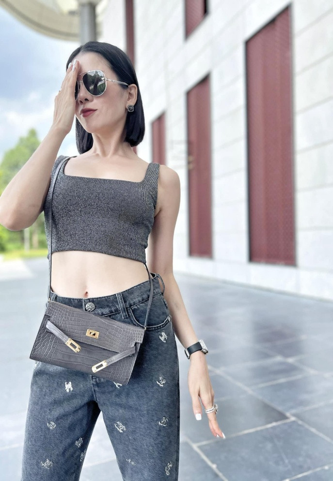 Le Quyen, MC Minh Ha tu tin eo thon quyen ru