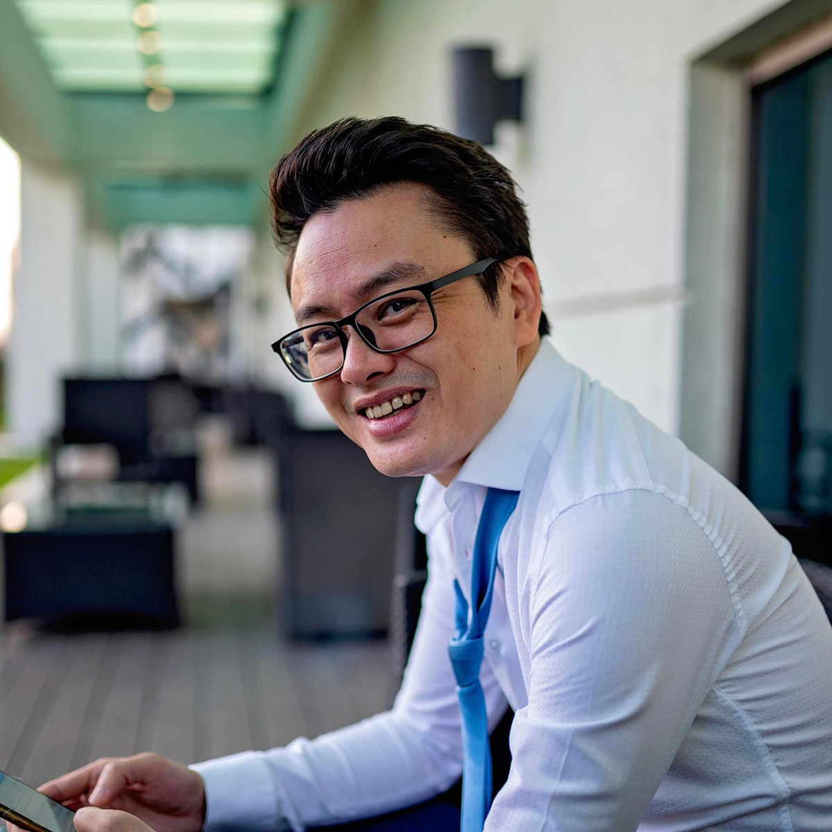 MC Hữu Bằng tự thấy mình "trẻ ra và sinh động hơn hẳn" sau 2 năm dẫn Chào buổi sáng.