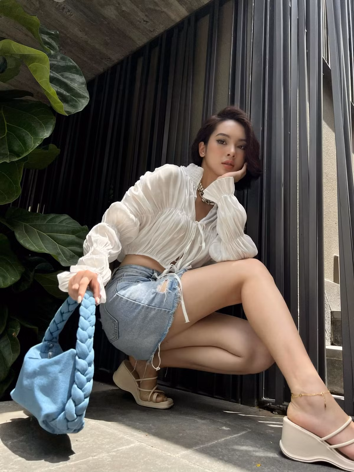 Ho Ngoc Ha dien ao nude thu hut moi anh nhin-Hinh-3