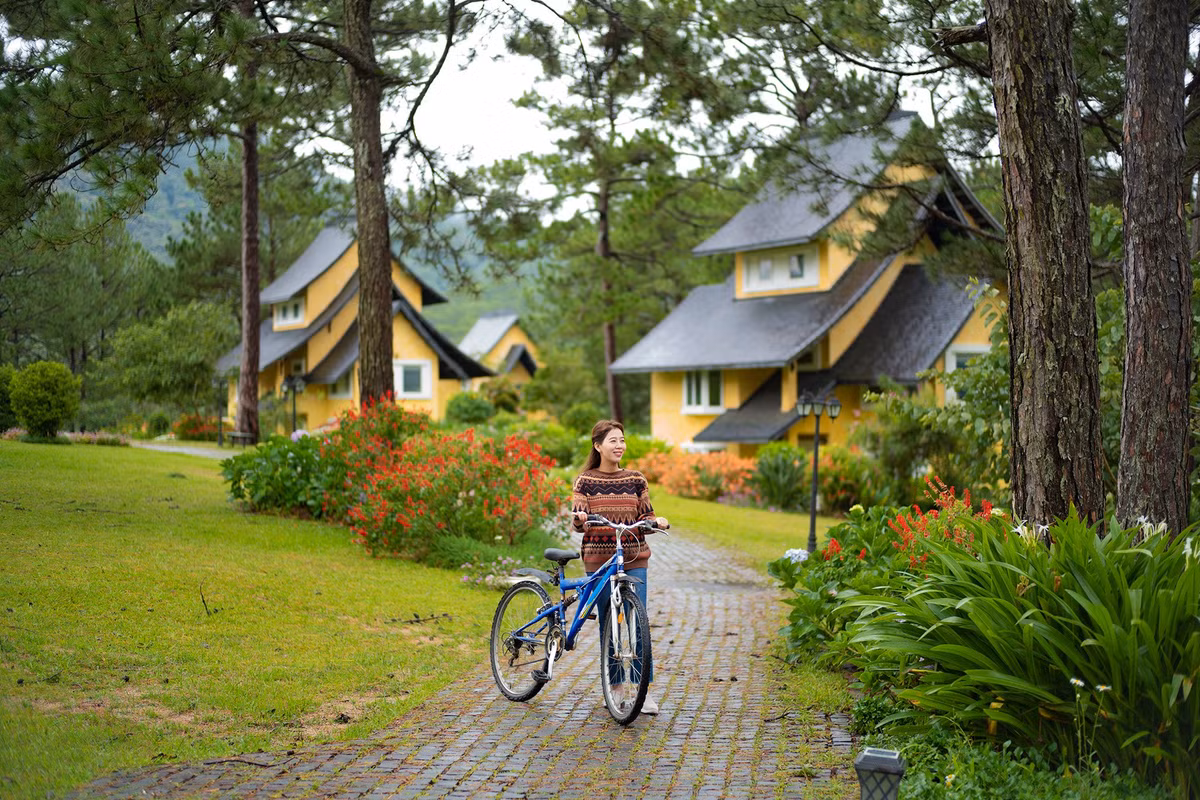 Ho Ngoc Ha dien ao nude thu hut moi anh nhin-Hinh-6