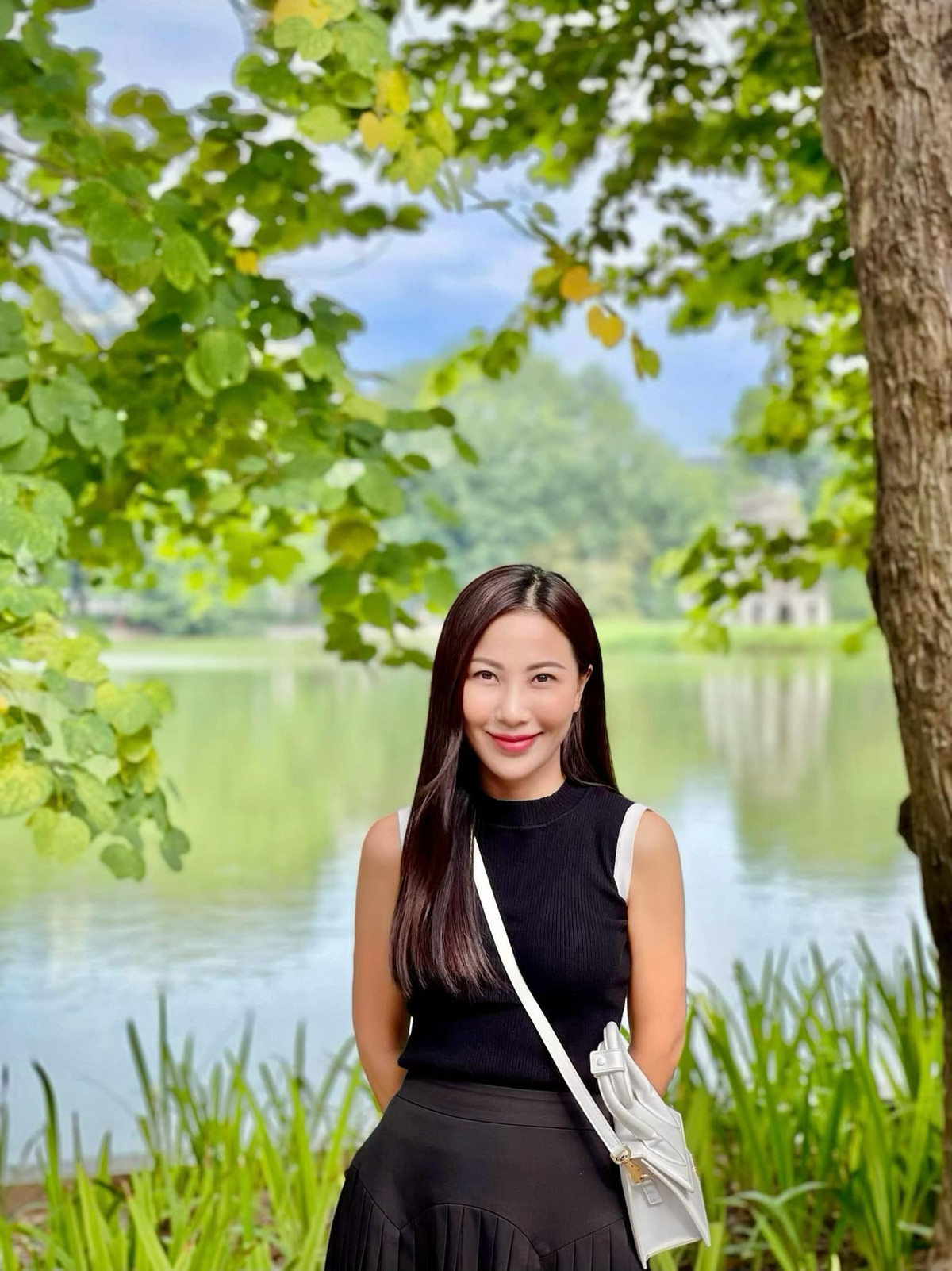 Hồ Ngọc Hà diện áo nude thu hút mọi ánh nhìn - Hình 5 Ho Ngoc Ha dien ao nude thu hut moi anh nhin-Hinh-5