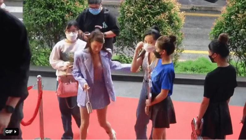 isual của bà xã Trường Giang vẫn xinh đẹp, rạng rỡ nhưng body gầy rộc, chân tay bé tí, kém sức sống đã khiến nữ diễn viên mất điểm.