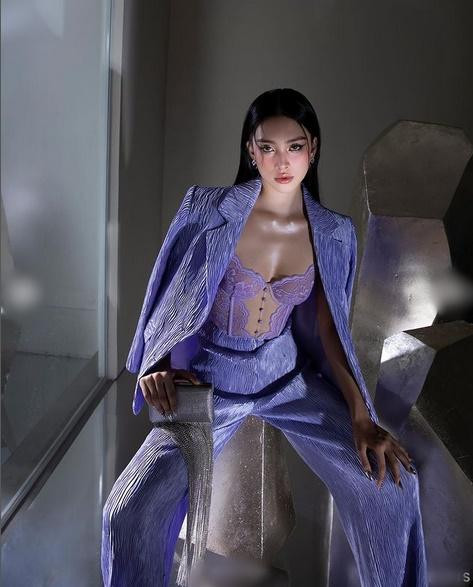 ù với style nào, mỹ nhân 10X cũng cân đẹp nhờ body nóng bỏng và gương mặt tỷ lệ vàng, thần thái miễn chê.