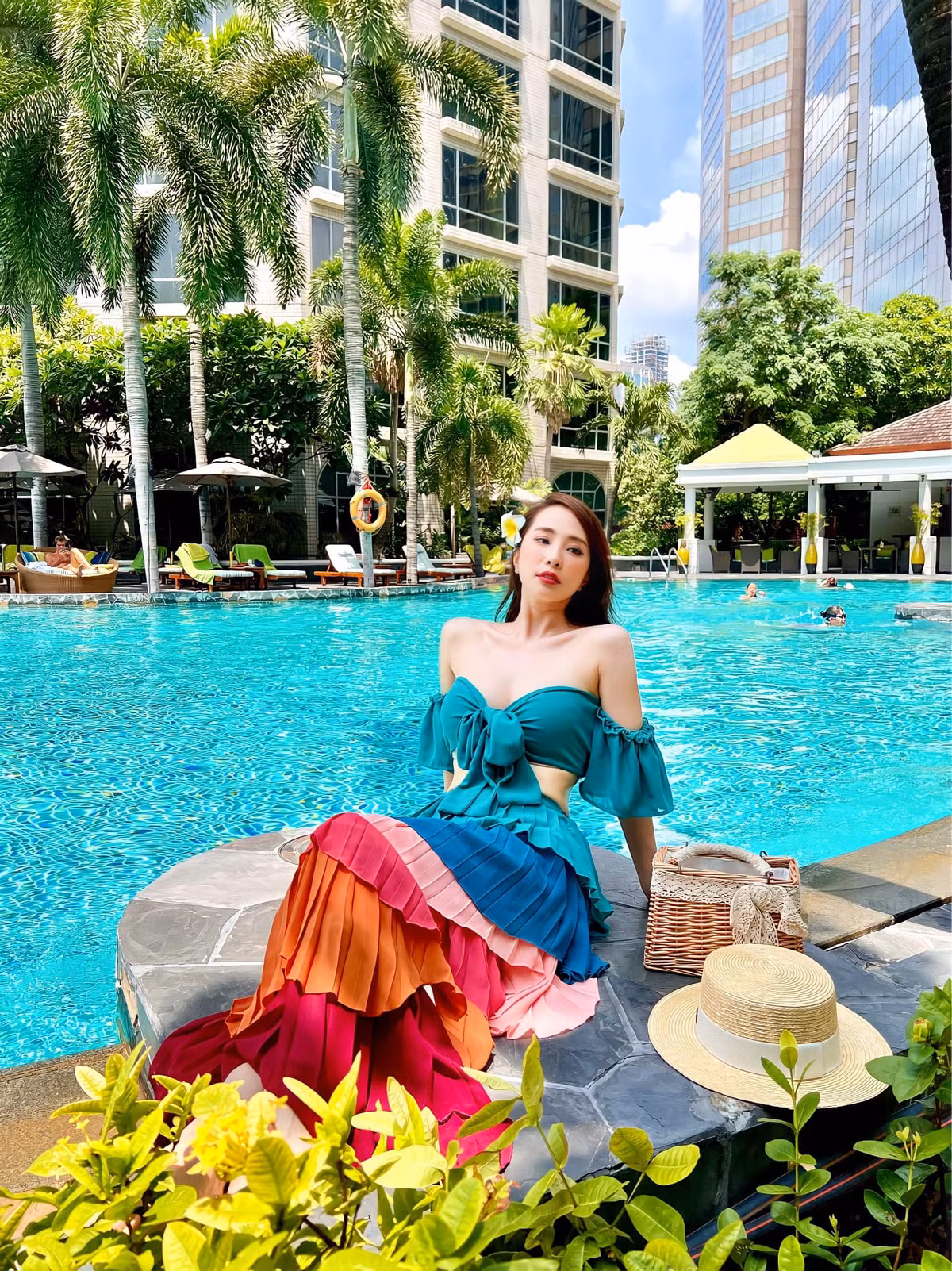 Đến năm 2019, Quỳnh Nga ly hôn và quay trở lại showbiz. Cùng năm đó, cô đảm nhận vai Nhã 'tiểu tam' trong phim Về nhà đi con. Hiện tại, cô đang tham gia bộ phim phát sóng giờ vàng VTV Chồng cũ, vợ cũ, người yêu cũ.