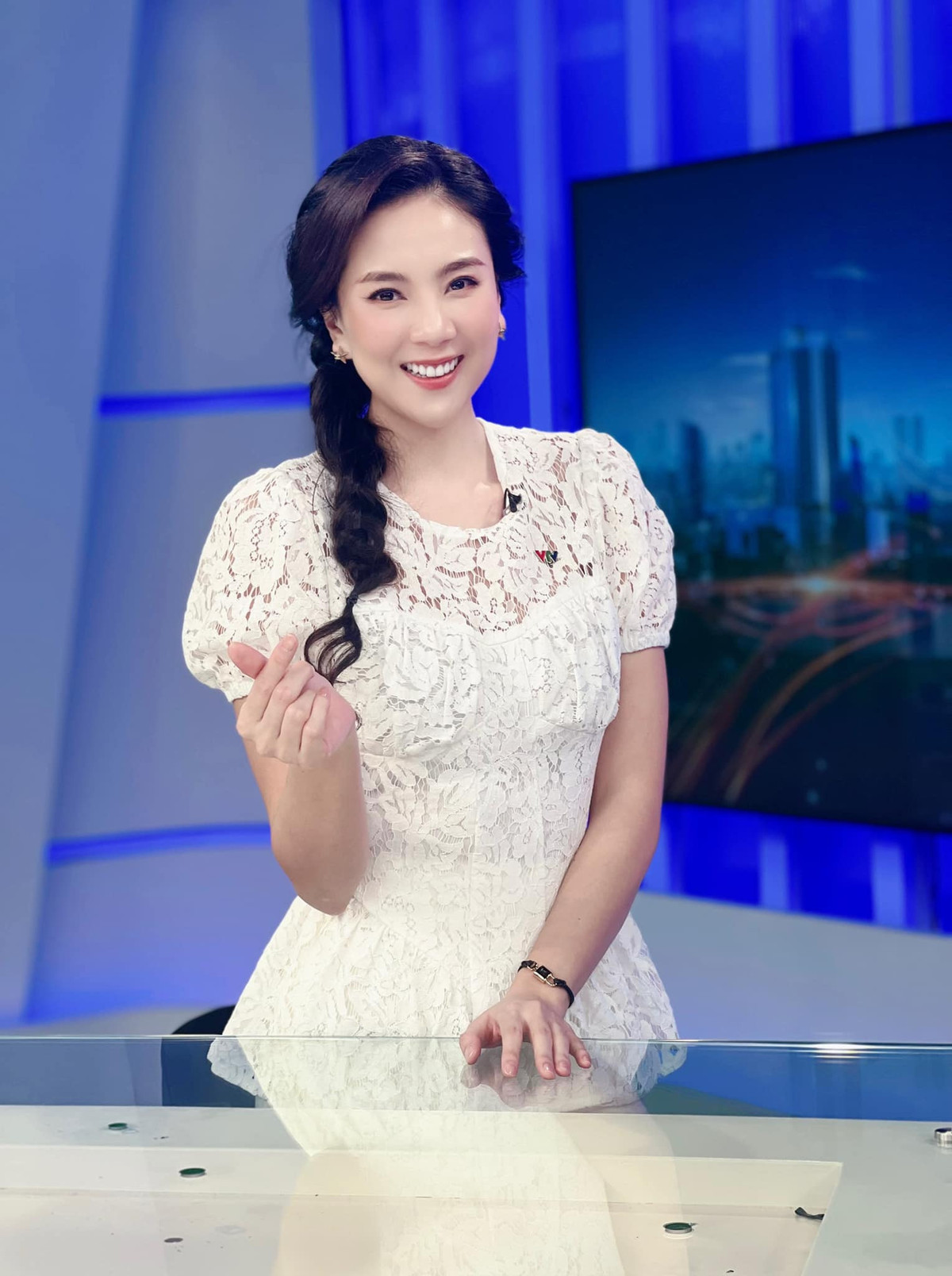 Hồng Đăng tươi rói mừng sinh nhật Mạnh Trường, Hồng Diễm đẹp buồn - Hình 3 Hong Dang tuoi roi mung sinh nhat Manh Truong, Hong Diem dep buon-Hinh-3