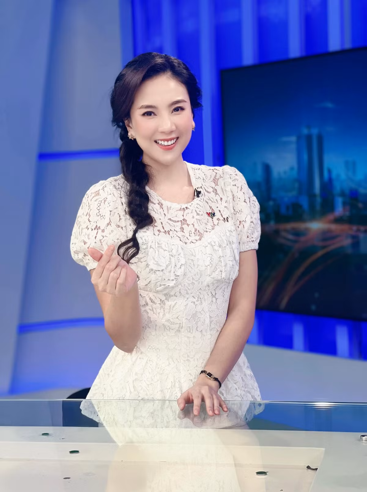 Hồng Đăng tươi rói mừng sinh nhật Mạnh Trường, Hồng Diễm đẹp buồn - Hình 3 Hong Dang tuoi roi mung sinh nhat Manh Truong, Hong Diem dep buon-Hinh-3