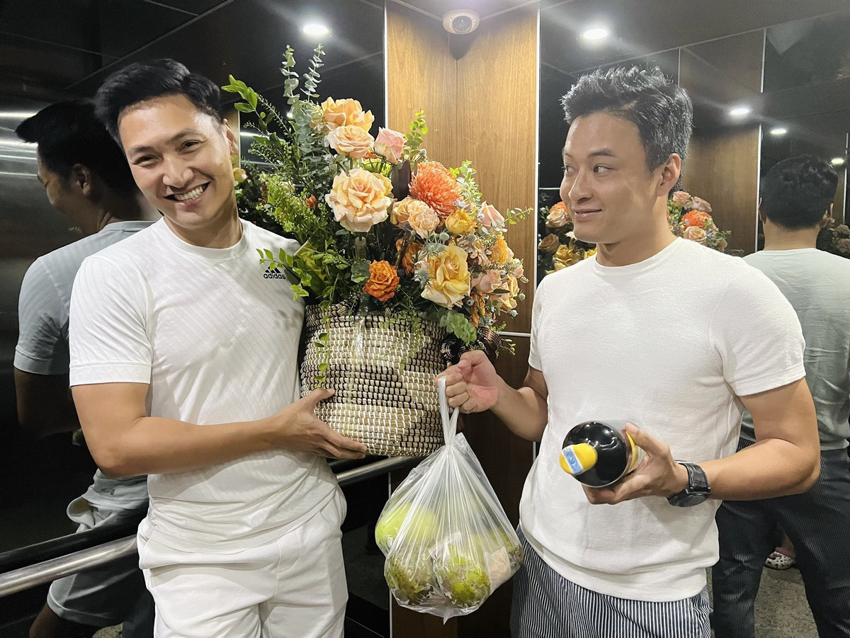 Hồng Đăng tươi rói mừng sinh nhật Mạnh Trường, Hồng Diễm đẹp buồn Hong Dang tuoi roi mung sinh nhat Manh Truong, Hong Diem dep buon