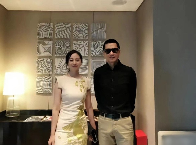 "Phúc Nhĩ Khang" Châu Kiệt bị tung bằng chứng hẹn hò ở tuổi 52 ảnh 1