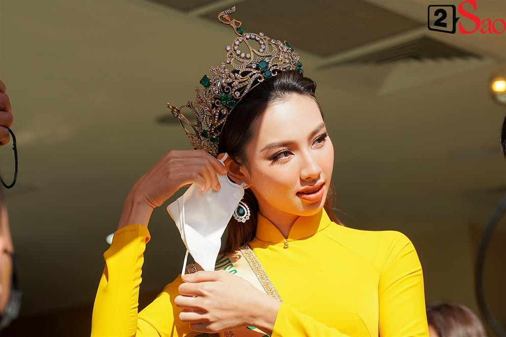 han sắc rạng rỡ của tân Hoa hậu Hòa bình Quốc tế.