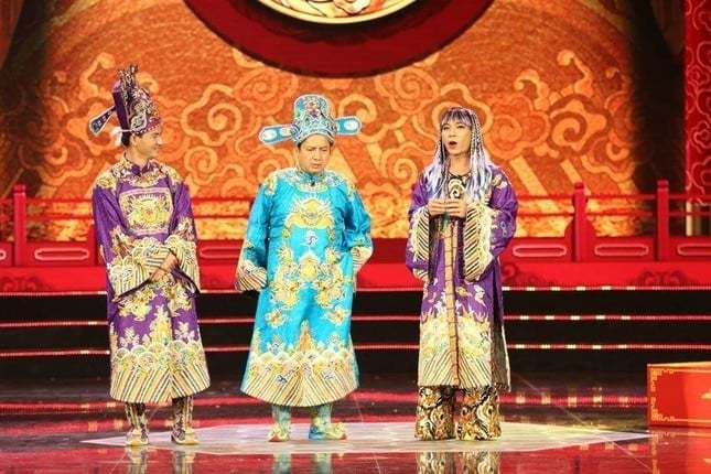 Nam Tào và Bắc Đẩu diện trang phục tím đồng điệu và lần này cô Đẩu lại gây chú ý với mái tóc tết nhuộm màu vô cùng bắt trend.