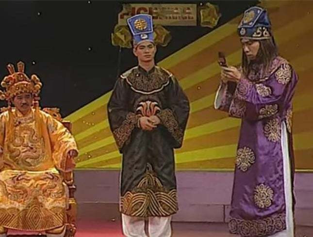 Cặp bài trùng trợ thủ cho Ngọc Hoàng ở Táo Quân 2005 với trang phục và tạo hình không mấy nổi bật.