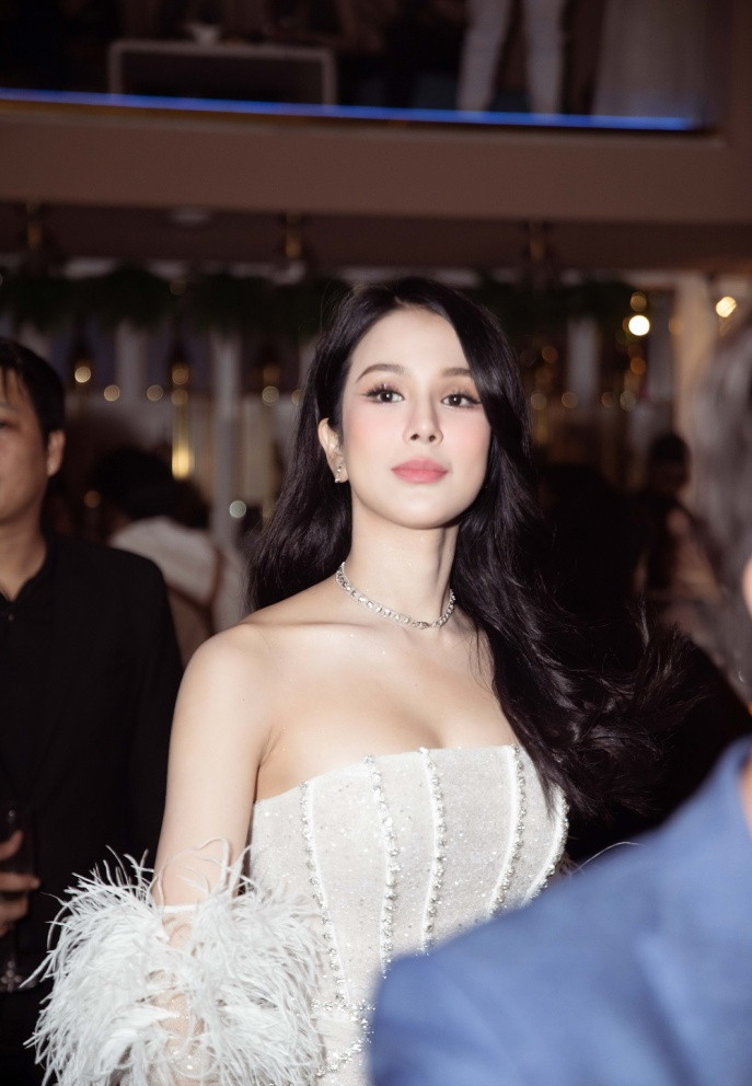 Nữ diễn viên và chồng cũ đã qua hai lần hoà giải tại Tòa án Nhân dân Quận 1, TP.HCM nhưng chưa đi đến đồng thuận vì cô muốn được nuôi dưỡng hai con nhỏ.