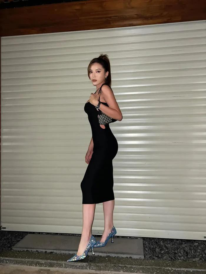 hỉ với một chiếc đầm body ôm dáng màu đen, Kỳ Duyên toát lên vẻ quyến rũ hết nước chấm.