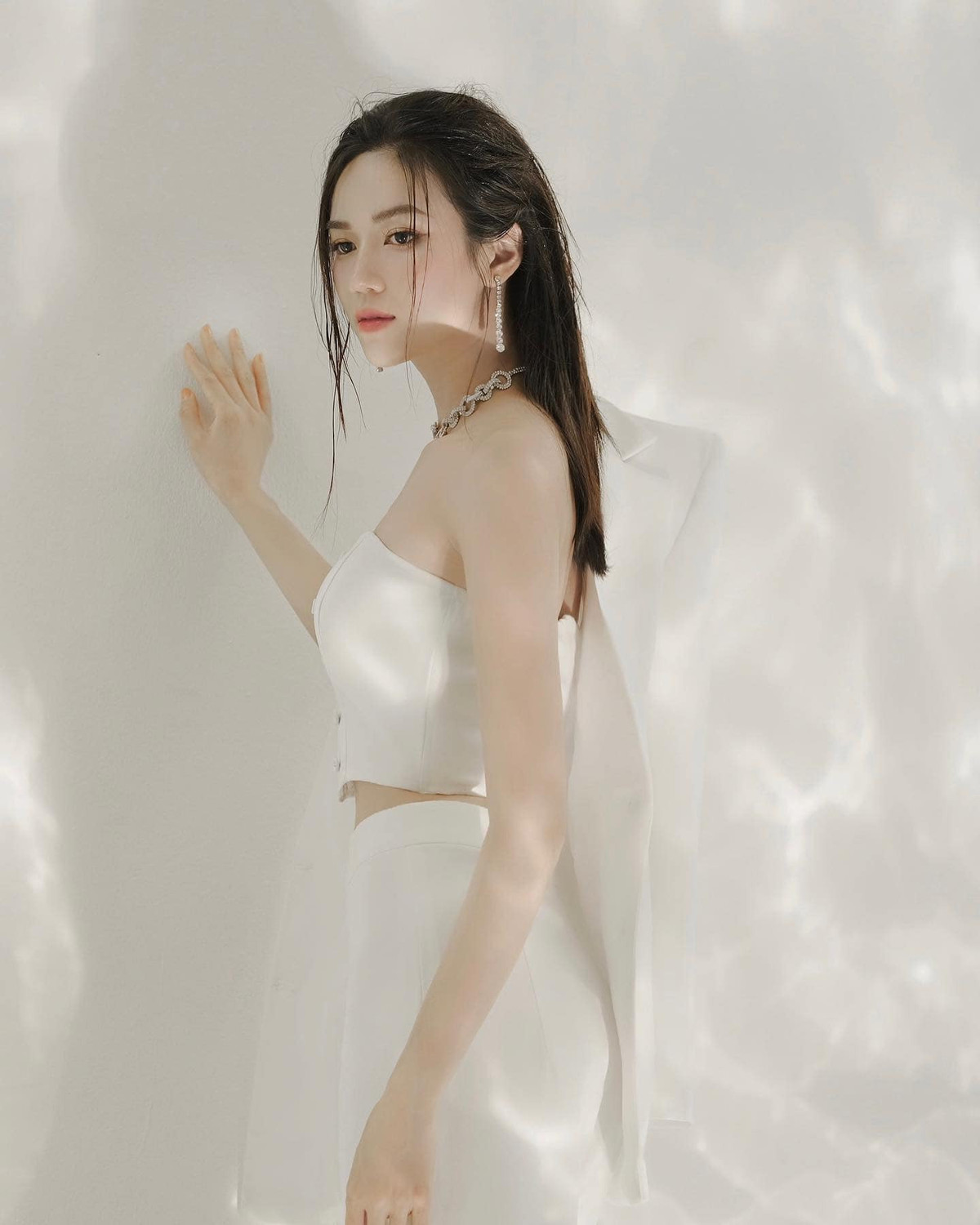 Sao Việt Anh Đào 'Đấu trí' xinh như nàng thơ.