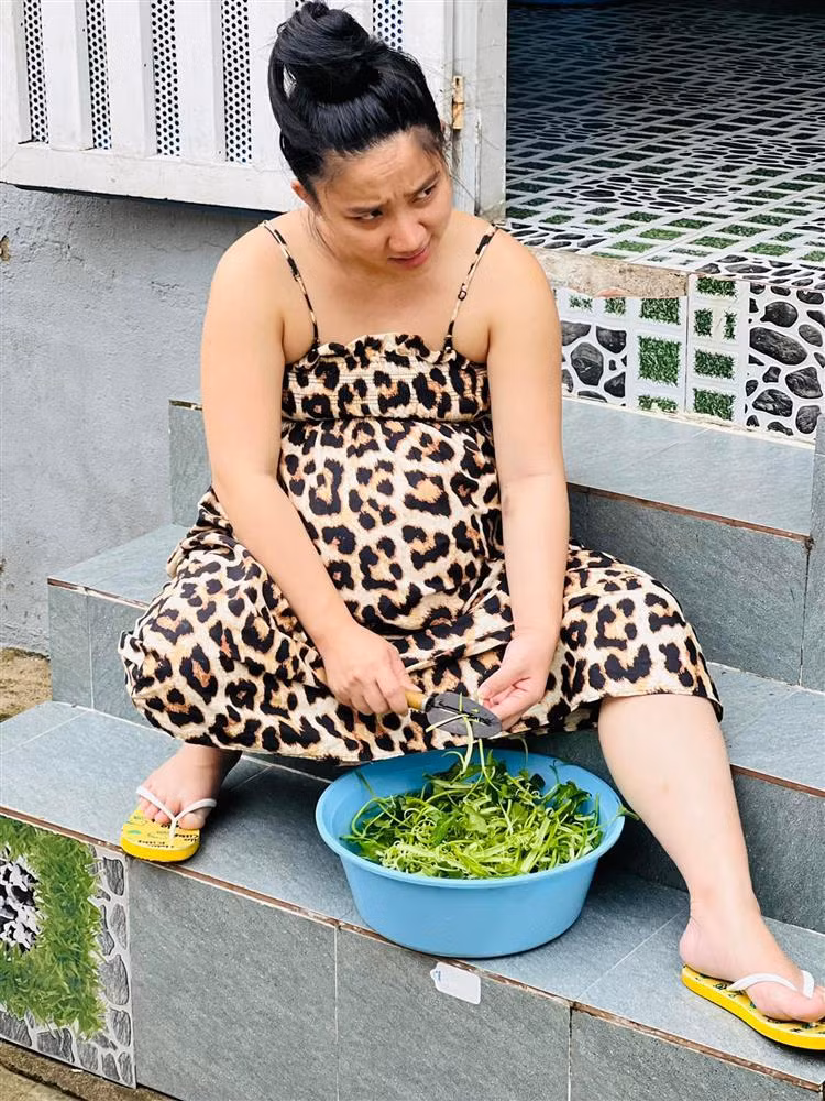 ...miễn là 2 dây, có chun ngực và phần dưới cực rộng.