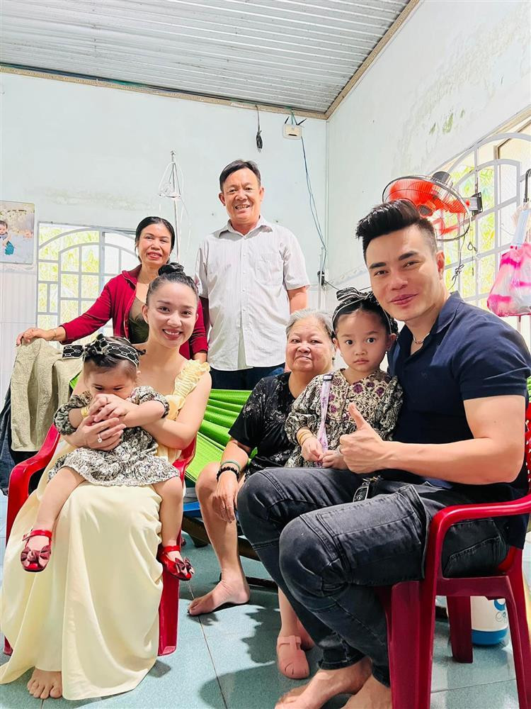 ới việc bầu em bé thứ 3 là con trai, gia đình Dương Lâm Đồng Nai sắp đủ "cả nếp cả tẻ".