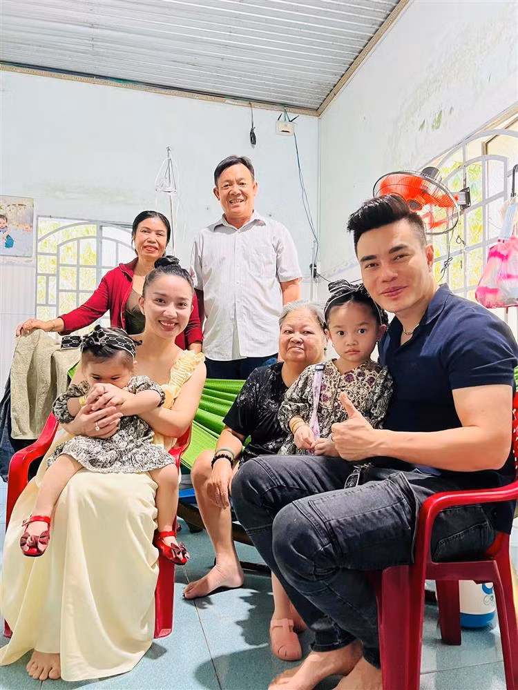 Với việc bầu em bé thứ 3 là con trai, gia đình Dương Lâm Đồng Nai sắp đủ "cả nếp cả tẻ".