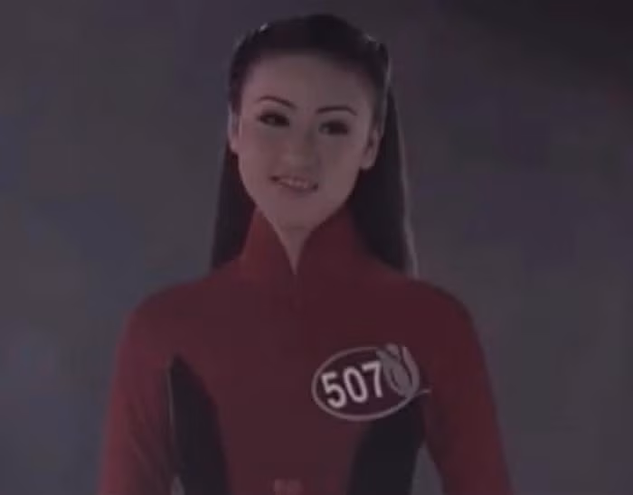 Ít ai biết được, người đẹp 8X từng là gương mặt sáng giá của cuộc thi Hoa hậu Việt Nam 2002. Lúc bấy giờ, nữ diễn viên chỉ mới 17 tuổi và còn là học sinh đang ngồi trên ghế nhà trường. Nhan sắc mới chớm nở của mỹ nhân nhận được nhiều lời khen của fan sắc đẹp. Tuy nhiên, chủ nhân của ngôi vị cao nhất vào mùa giải năm đó thuộc về Hoa hậu Phạm Thị Mai Phương.