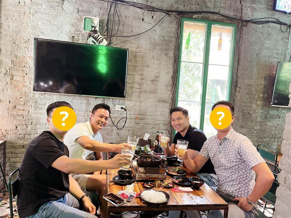 Hong Dang xuat hien tuoi roi, khoe anh tan suat day sau on ao