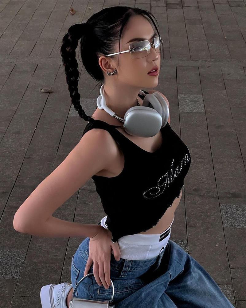 hiếc quần của Marine Serre trở thành trung tâm chú ý nhưng lại là thứ khiến người mẫu Ngọc Trinh mất điểm.