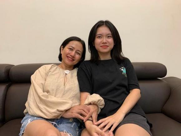 Một năm qua Mỹ du học, con gái NSND Trung Anh ngày càng xinh Mot nam qua My du hoc, con gai NSND Trung Anh ngay cang xinh