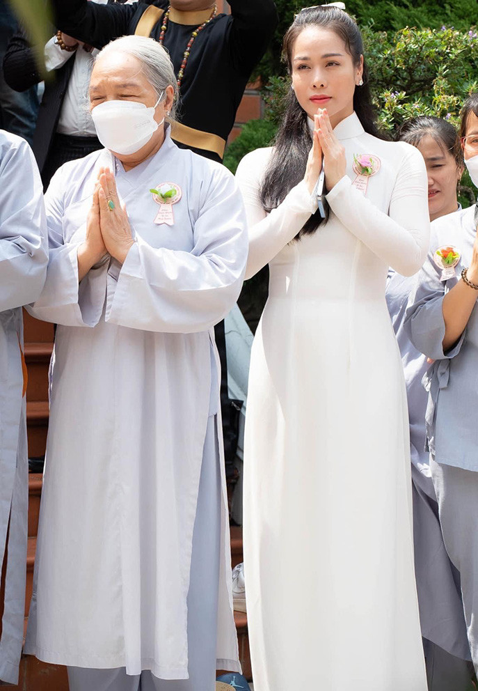 Y Phụng - "người tình Lý Hùng" một thời khoe mặt mộc tuổi 43 - Hình 11 Y Phung -