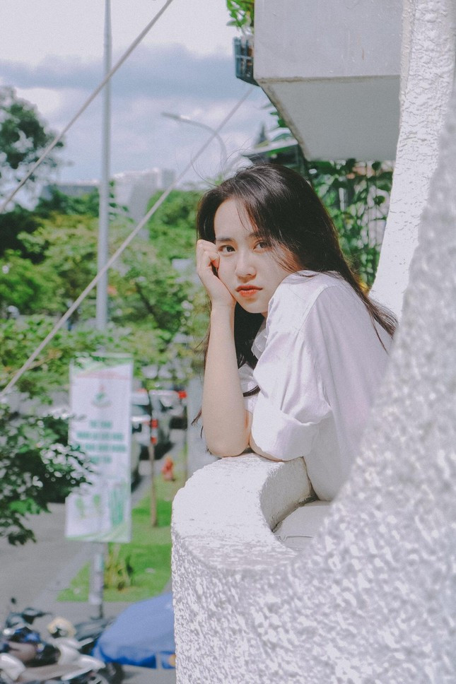 Nu sinh truong Luat va phuong cham 