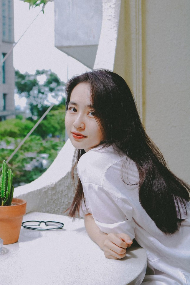 Nu sinh truong Luat va phuong cham 