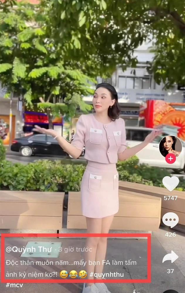 Thời gian gần đây, Quỳnh Thư còn bị nghi đã chia tay ông xã Diệp Lâm Anh sau khi chia sẻ trên MXH dòng trạng thái đang "độc thân vui tính". Cuộc sống của chân dài Vbiz cũng có nhiều sự thay đổi. Người đẹp chăm tập tành thể thao, đặc biệt tích cực khoe dáng trên sân golf, bộ môn vốn chỉ dành cho giới nhà giàu.