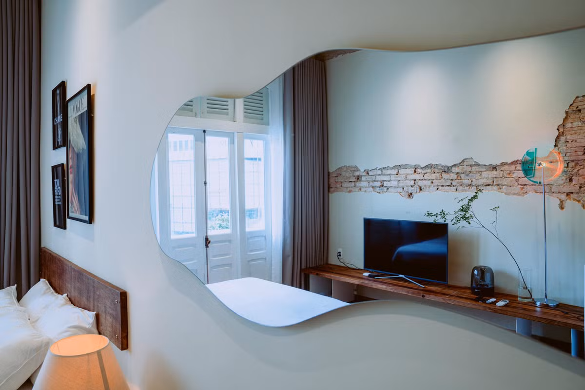 Mặc dù nhà nhỏ nhưng anh tính toán mọi chi tiết phải vừa đỏ, cân đối, tạo nên nét đẹp tổng thể.