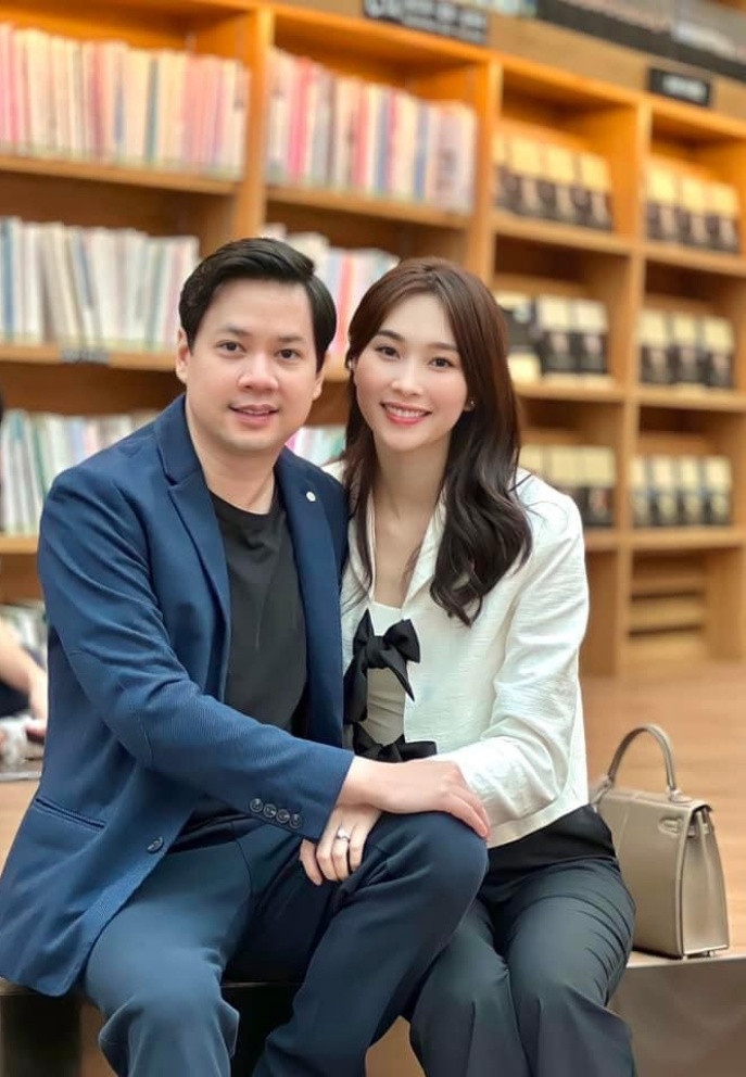 Hoa hậu Đặng Thu Thảo rạng rỡ bên chồng doanh nhân.