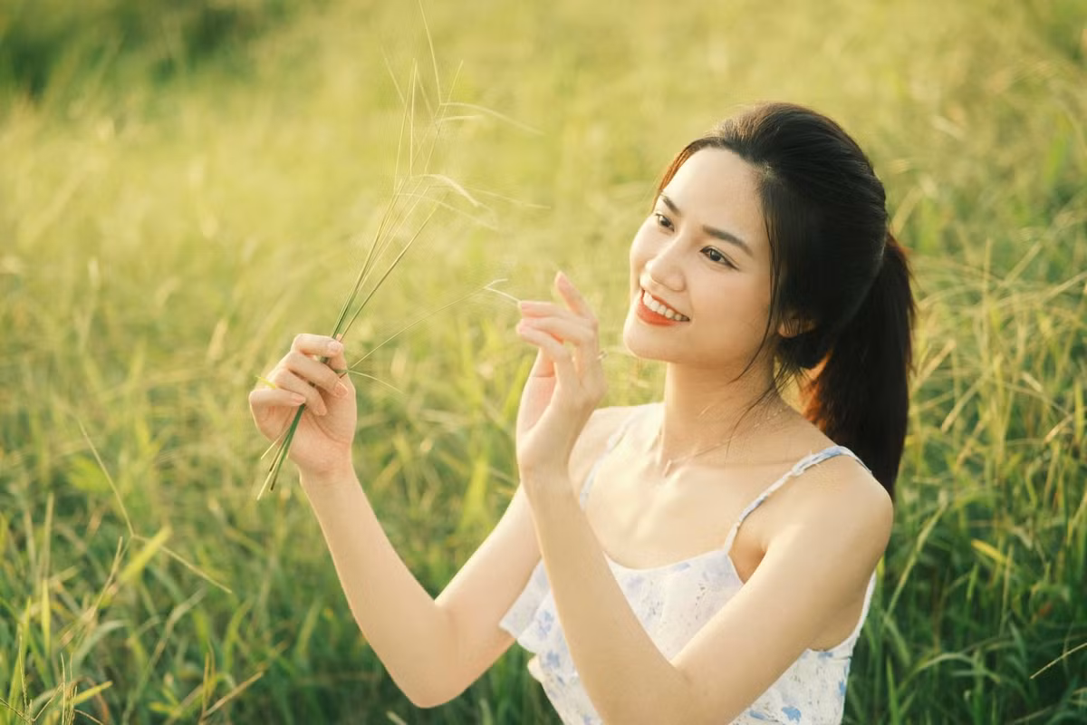 Nữ công an duy nhất trong 'Đấu trí' đăng ảnh xinh như nàng thơ.